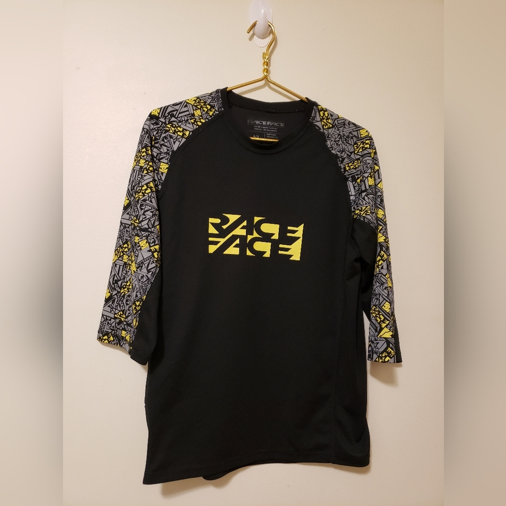 Race Face Mens Bicycle Shirt MTB Mountain Bike Medium 3/4 Sleeve